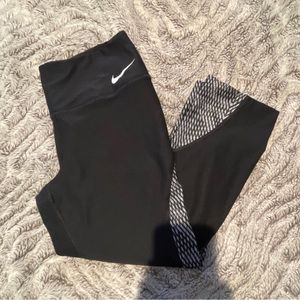 Nike cropped leggings